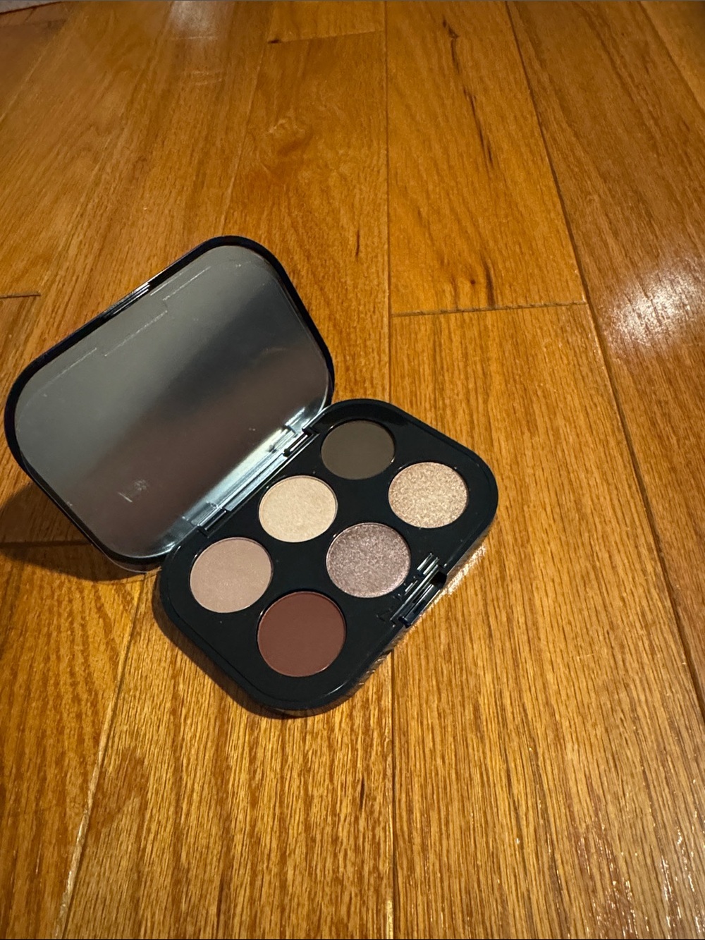 NWT MAC Eyeshadow Palette
